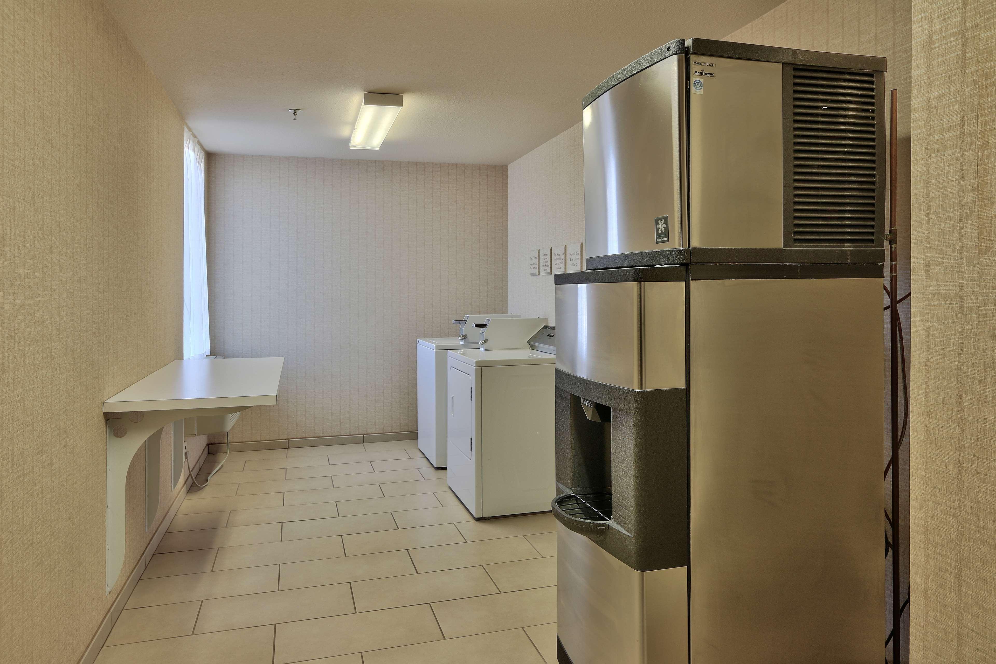 Hilton Garden Inn Albuquerque Airport מראה חיצוני תמונה